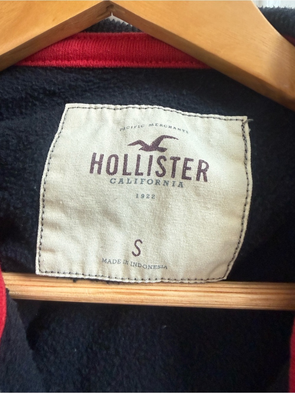 Vintage Y2K Hollister Women's Zip-Up Hoodie with Red Spellout Logo Surf Club - Picture 3 of 10